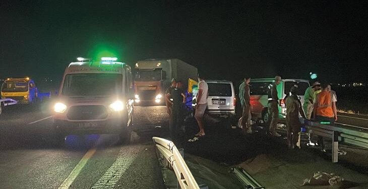 Şanlıurfa’da korkunç kaza! 3 araç çarpıştı: 3 ölü, 7 yaralı