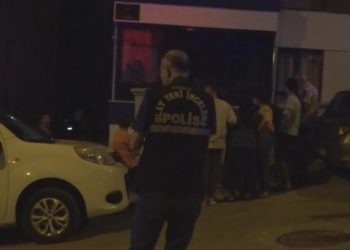 Zili çaldılar açan olmadı! Kötü koku korkunç gerçeği ortaya çıkardı