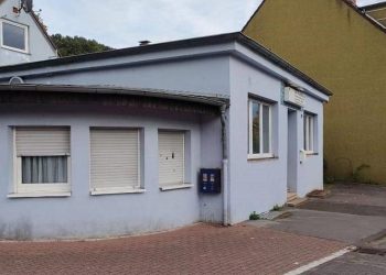 Almanya’da camiye çirkin saldırı! Pencerelerini yakmaya çalıştılar