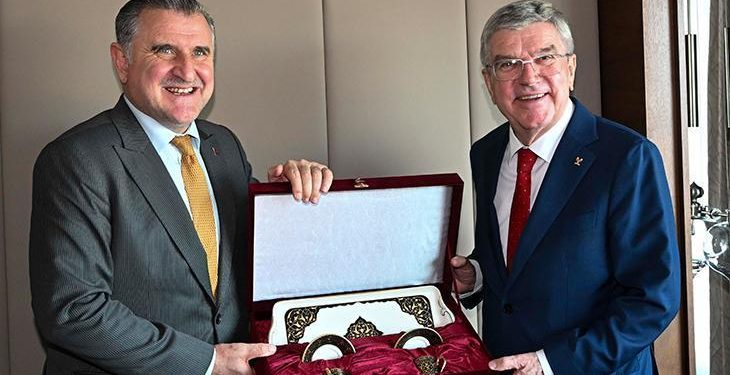 Bakan Osman Aşkın Bak ve Thomas Bach bir araya geldi