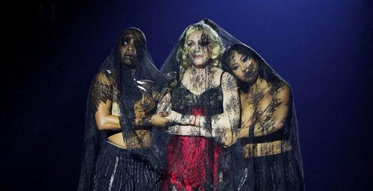 Madonna dünya turnesine sorunlu başladı: 10 milyon TL ceza ödedi!