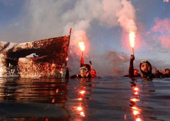 Cumhuriyetin 100. yılı için Dolmabahçe Sarayı’nın önünde daldılar